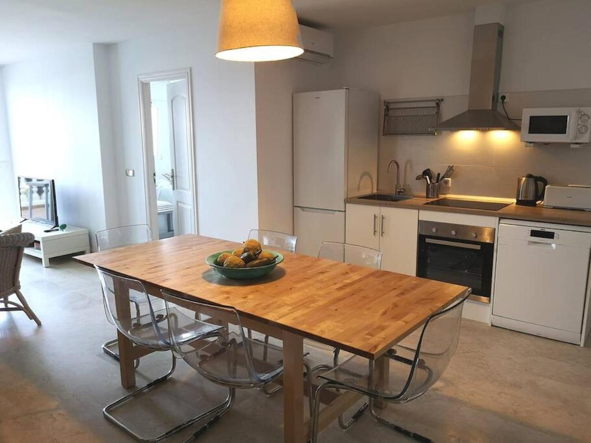 Modern With Pool On The Beachfront In By Sharingco Apartament *